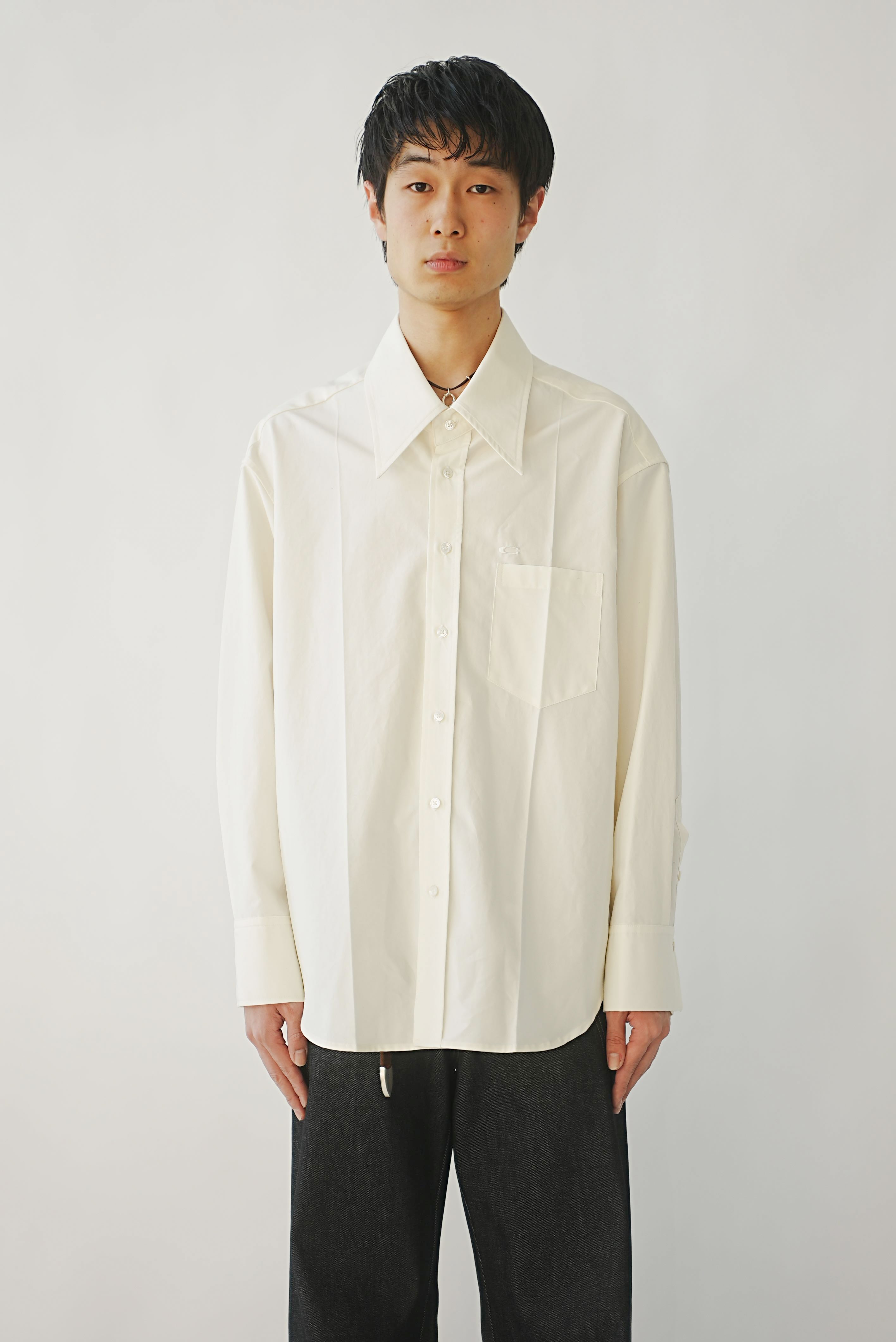 COMMISSION SS23 BOARD SHIRT MARSHMALLOW – STRONG