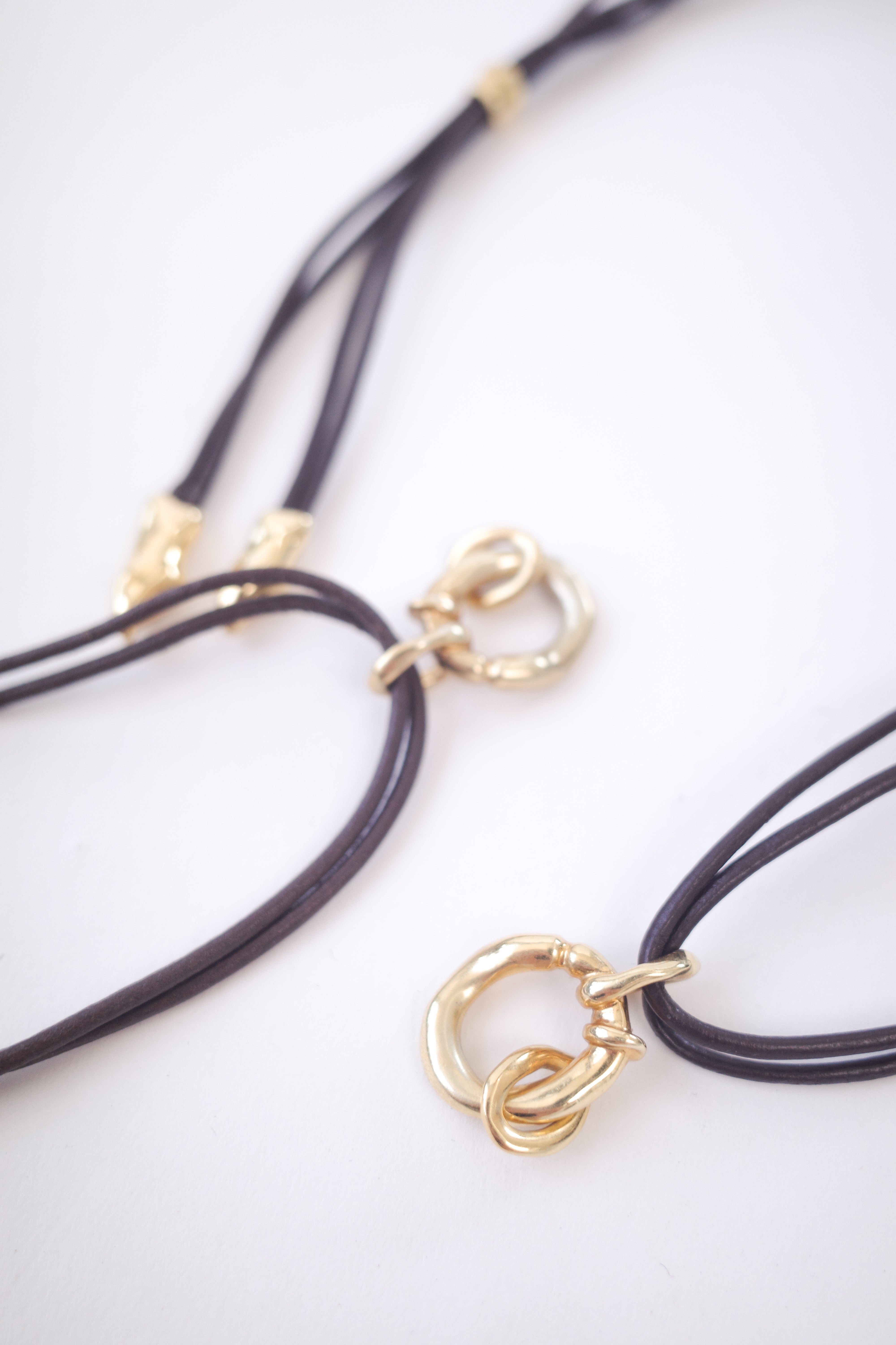 VOID LEATHER NECKLACE GOLD – STRONG
